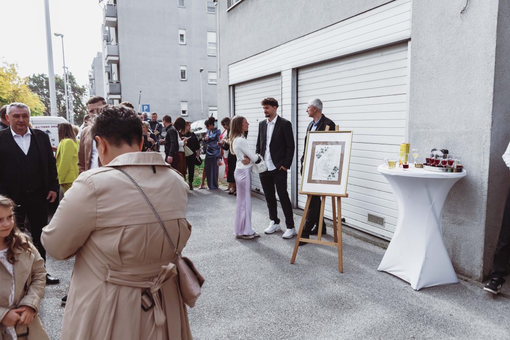 violina na okupljanju za vjenčanje